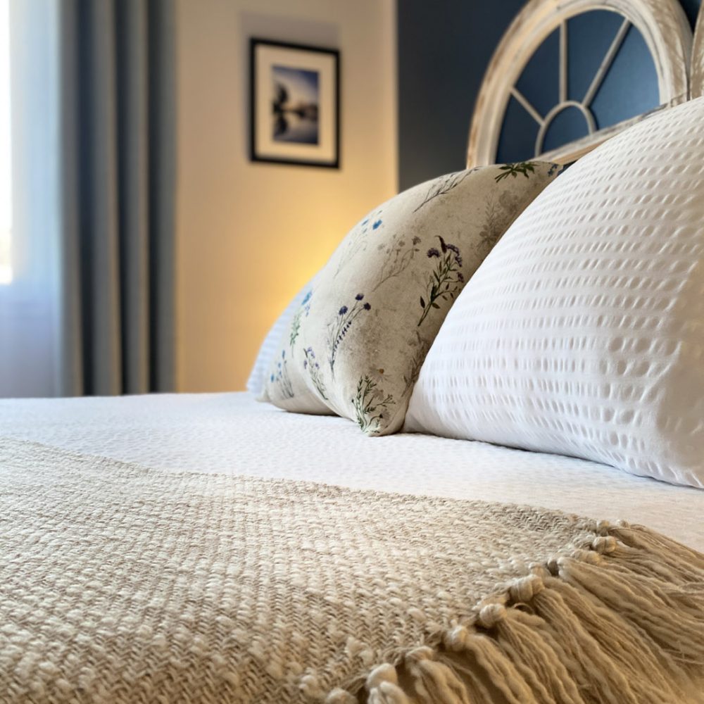 Reveries-en-Perigord-Chambres-dhotes-piscine-Sarlat-Chambre-Brantome-13